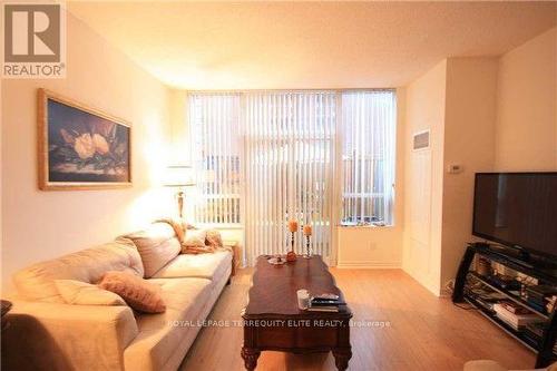 110 - 35 Saranac Boulevard, Toronto, ON - Indoor Photo Showing Living Room