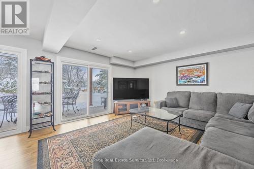 83 Frederick Drive, Wasaga Beach, ON - Indoor Photo Showing Living Room