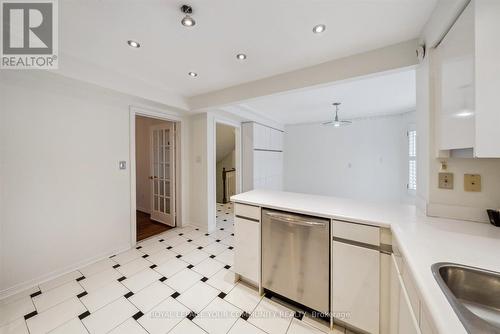 90 Tangreen Circle, Vaughan, ON - Indoor Photo Showing Kitchen