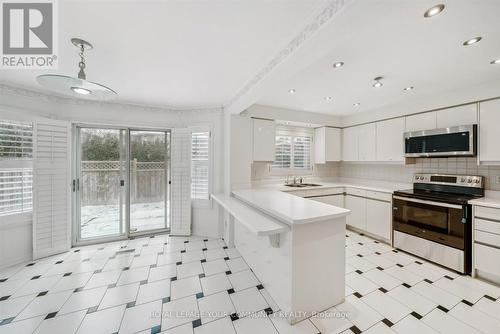 90 Tangreen Circle, Vaughan, ON - Indoor Photo Showing Kitchen