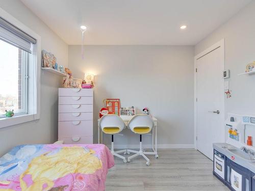 Chambre Ã Â coucher - 404-959 Av. St-Charles, Laval (Chomedey), QC - Indoor Photo Showing Bedroom