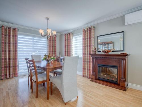 Dining room - 201-1500 Av. Du Golf, Saint-Hyacinthe, QC - Indoor Photo Showing Dining Room With Fireplace