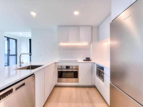 Kitchen - 2202-1200 Rue Jeanne-Mance, Montréal (Ville-Marie), QC - Indoor Photo Showing Kitchen With Upgraded Kitchen