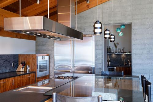 5-2080 Mackenzie Court, Revelstoke, BC - Indoor Photo Showing Kitchen With Stainless Steel Kitchen