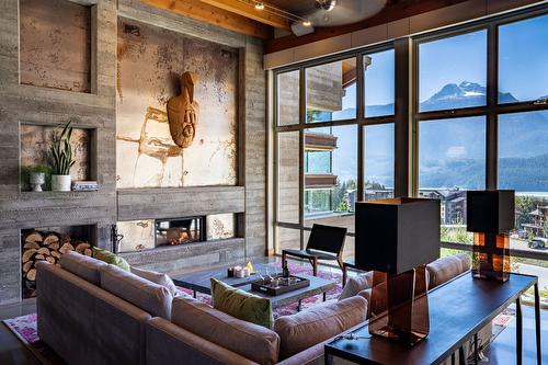 5-2080 Mackenzie Court, Revelstoke, BC - Indoor With Fireplace