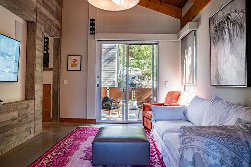 5-2080 Mackenzie Court, Revelstoke, BC - Indoor Photo Showing Living Room