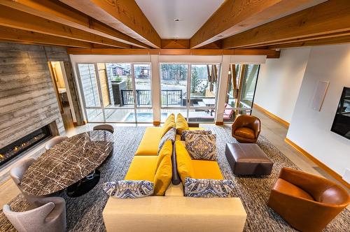 5-2080 Mackenzie Court, Revelstoke, BC - Indoor With Fireplace