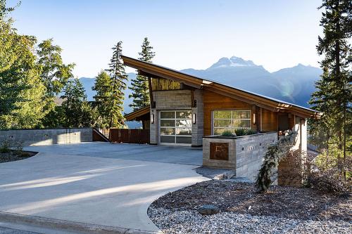 5-2080 Mackenzie Court, Revelstoke, BC - Outdoor