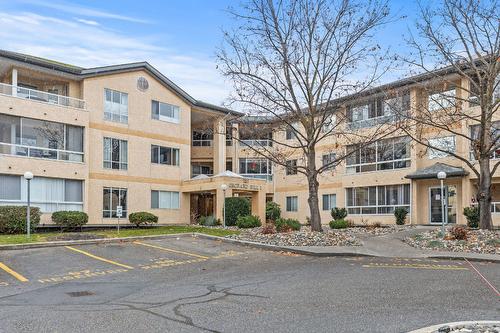 111-727 Houghton Road, Kelowna, BC - Outdoor With Facade