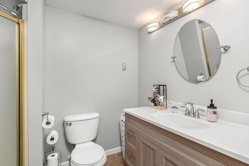 111-727 Houghton Road, Kelowna, BC - Indoor Photo Showing Bathroom