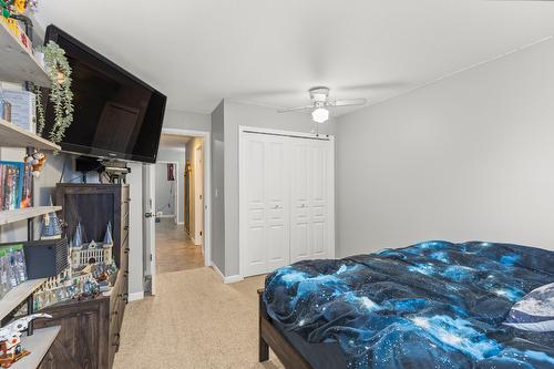 111-727 Houghton Road, Kelowna, BC - Indoor Photo Showing Bedroom