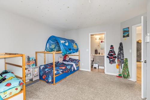 111-727 Houghton Road, Kelowna, BC - Indoor Photo Showing Bedroom