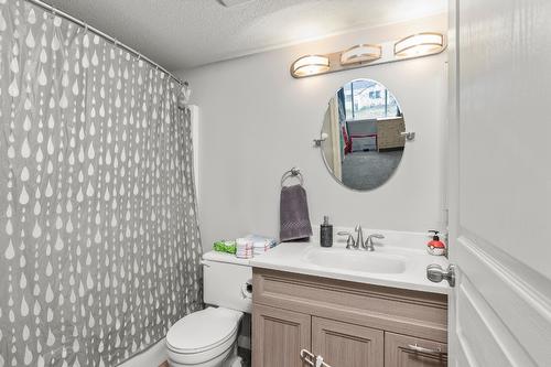 111-727 Houghton Road, Kelowna, BC - Indoor Photo Showing Bathroom