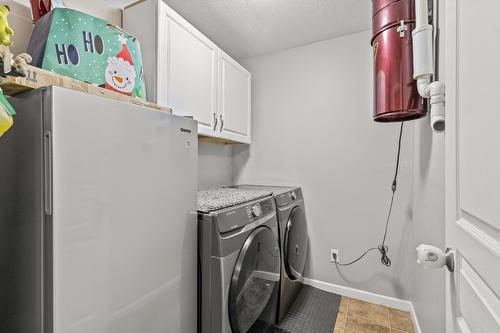 111-727 Houghton Road, Kelowna, BC - Indoor Photo Showing Laundry Room