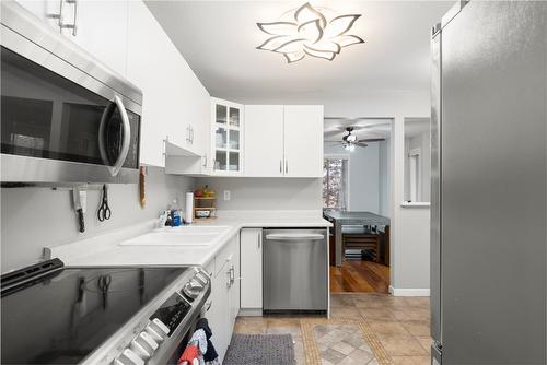 111-727 Houghton Road, Kelowna, BC - Indoor Photo Showing Kitchen