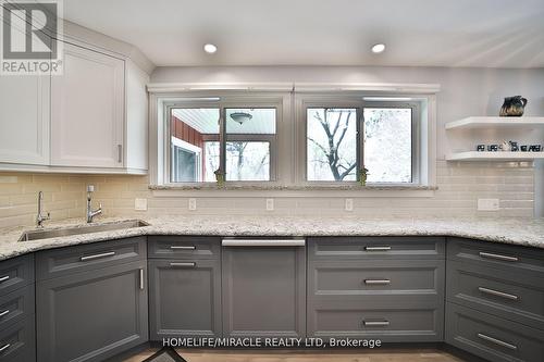 17 Ridgehill Drive, Brampton, ON - Indoor Photo Showing Kitchen