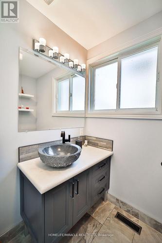 17 Ridgehill Drive, Brampton, ON - Indoor Photo Showing Bathroom