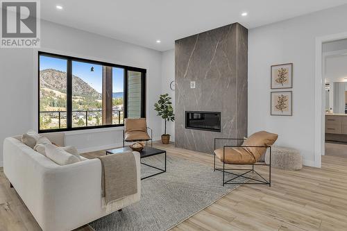 771 Carnoustie Drive, Kelowna, BC - Indoor Photo Showing Living Room With Fireplace