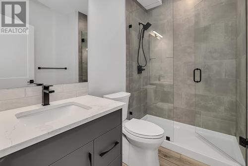 771 Carnoustie Drive, Kelowna, BC - Indoor Photo Showing Bathroom