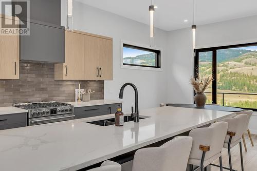 771 Carnoustie Drive, Kelowna, BC - Indoor Photo Showing Kitchen With Double Sink With Upgraded Kitchen