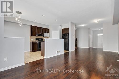 238 Calaveras Avenue, Ottawa, ON - Indoor Photo Showing Kitchen