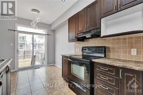 238 Calaveras Avenue, Ottawa, ON - Indoor Photo Showing Kitchen