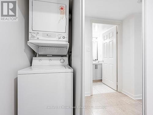 628 - 230 Queens Quay W, Toronto (Waterfront Communities), ON - Indoor Photo Showing Laundry Room