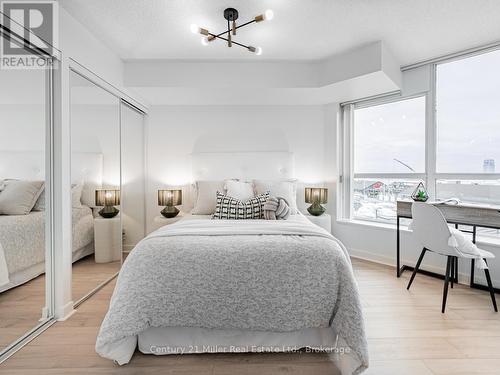 628 - 230 Queens Quay W, Toronto (Waterfront Communities), ON - Indoor Photo Showing Bedroom