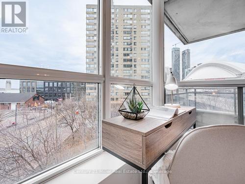 628 - 230 Queens Quay W, Toronto (Waterfront Communities), ON - Indoor Photo Showing Other Room