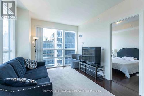 2115 - 460 Adelaide Street E, Toronto, ON - Indoor Photo Showing Living Room