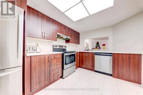 509 - 300 Alton Towers Circle, Toronto, ON - Indoor Photo Showing Kitchen