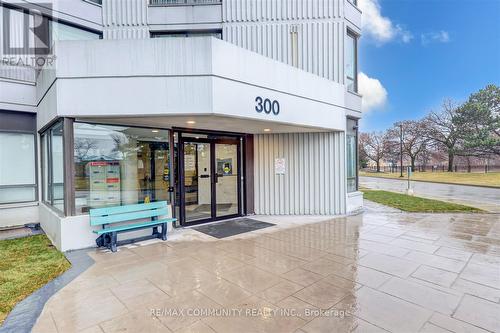 509 - 300 Alton Towers Circle, Toronto, ON - Outdoor With Balcony