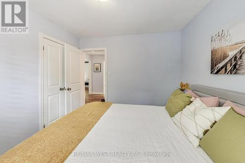 2262 Springfield Court, Mississauga, ON - Indoor Photo Showing Bedroom