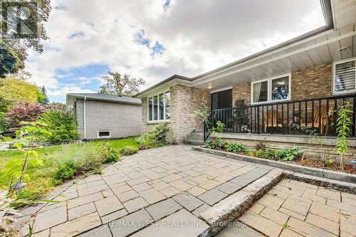 2262 Springfield Court, Mississauga, ON - Outdoor