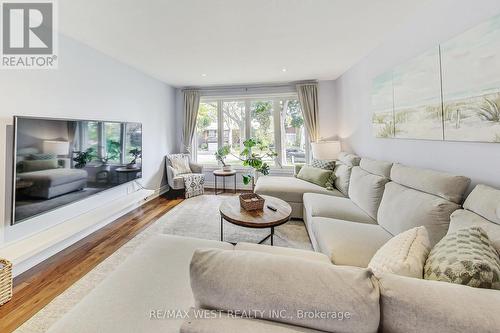 2262 Springfield Court, Mississauga, ON - Indoor Photo Showing Living Room