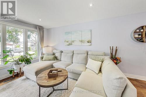 2262 Springfield Court, Mississauga, ON - Indoor Photo Showing Living Room