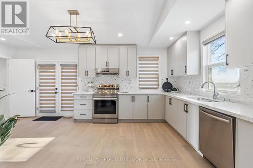 Upper - 63 Port Street W, Mississauga, ON - Indoor Photo Showing Kitchen With Double Sink With Upgraded Kitchen