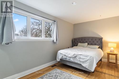 2386 Brookhurst Road, Mississauga, ON - Indoor Photo Showing Bedroom