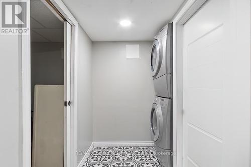 2386 Brookhurst Road, Mississauga, ON - Indoor Photo Showing Laundry Room