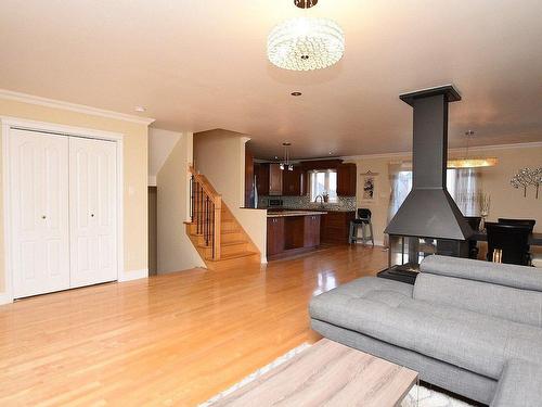 Living room - 7525 Rue Latouche, Brossard, QC - Indoor Photo Showing Living Room