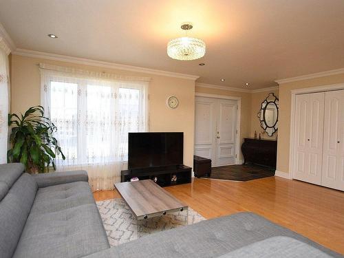 Living room - 7525 Rue Latouche, Brossard, QC - Indoor Photo Showing Living Room