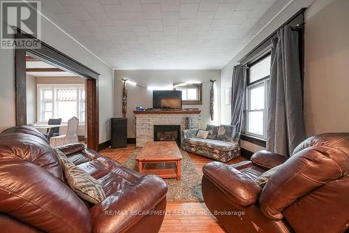 171 Owen Street, Norfolk, ON - Indoor Photo Showing Living Room With Fireplace