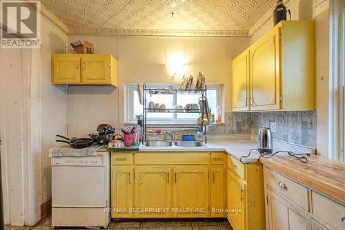 171 Owen Street, Norfolk, ON - Indoor Photo Showing Kitchen With Double Sink