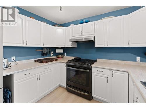 88 Hillcrest Way, Vernon, BC - Indoor Photo Showing Kitchen