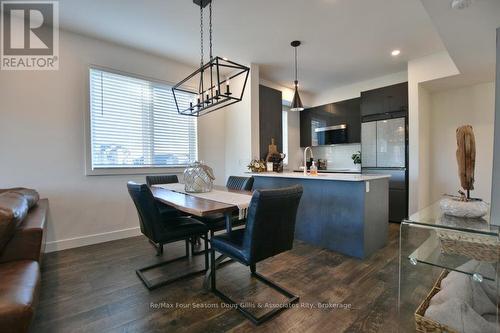 207 - 12 Beausoleil Lane, Blue Mountains (Blue Mountain Resort Area), ON - Indoor Photo Showing Dining Room