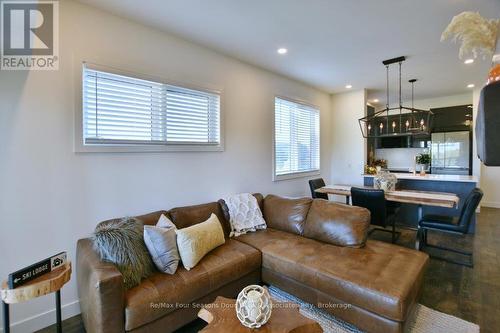 207 - 12 Beausoleil Lane, Blue Mountains (Blue Mountain Resort Area), ON - Indoor Photo Showing Living Room