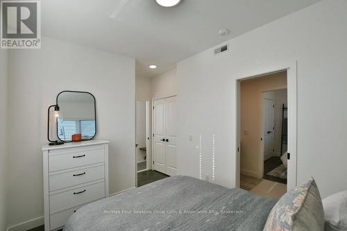 207 - 12 Beausoleil Lane, Blue Mountains (Blue Mountain Resort Area), ON - Indoor Photo Showing Bedroom