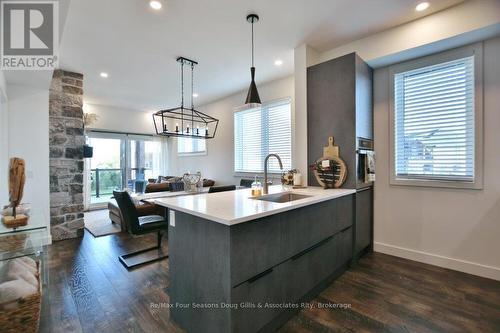 207 - 12 Beausoleil Lane, Blue Mountains (Blue Mountain Resort Area), ON - Indoor Photo Showing Kitchen With Upgraded Kitchen