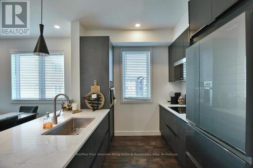 207 - 12 Beausoleil Lane, Blue Mountains (Blue Mountain Resort Area), ON - Indoor Photo Showing Kitchen With Upgraded Kitchen