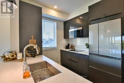 207 - 12 Beausoleil Lane, Blue Mountains (Blue Mountain Resort Area), ON - Indoor Photo Showing Kitchen With Upgraded Kitchen